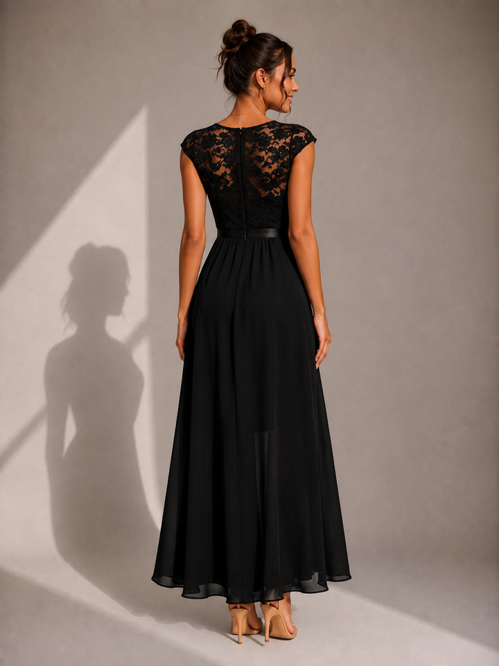 Justyna | Elegancka sukienka maxi z koronką